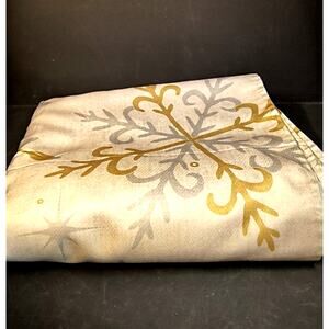1596.  Large Fabric Dining Table Cloth Snowflake Pattern 96 x 60 inches